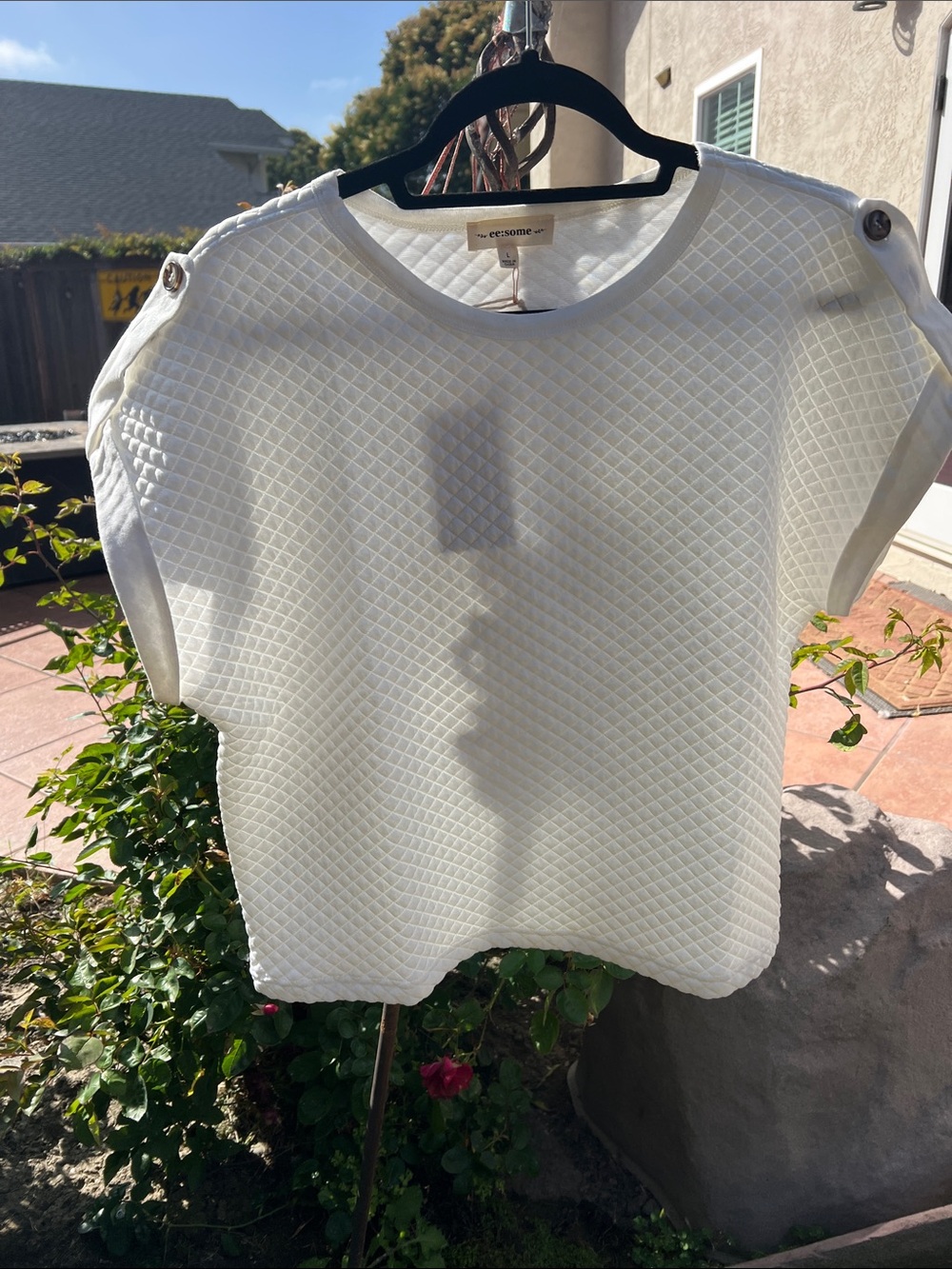 eesome White Quilted Short-Sleeve Shoulder-Button Top